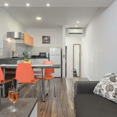 Apartment Eva- Modern Central Place Пула Екстериор снимка